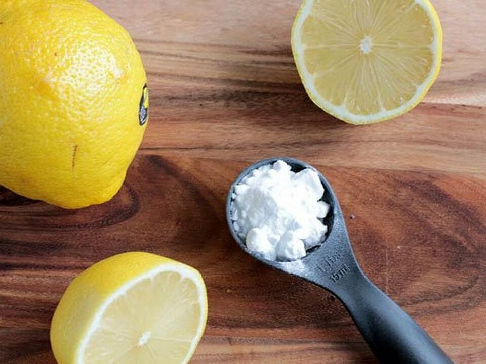 limón e refresco para unha fungo do pé
